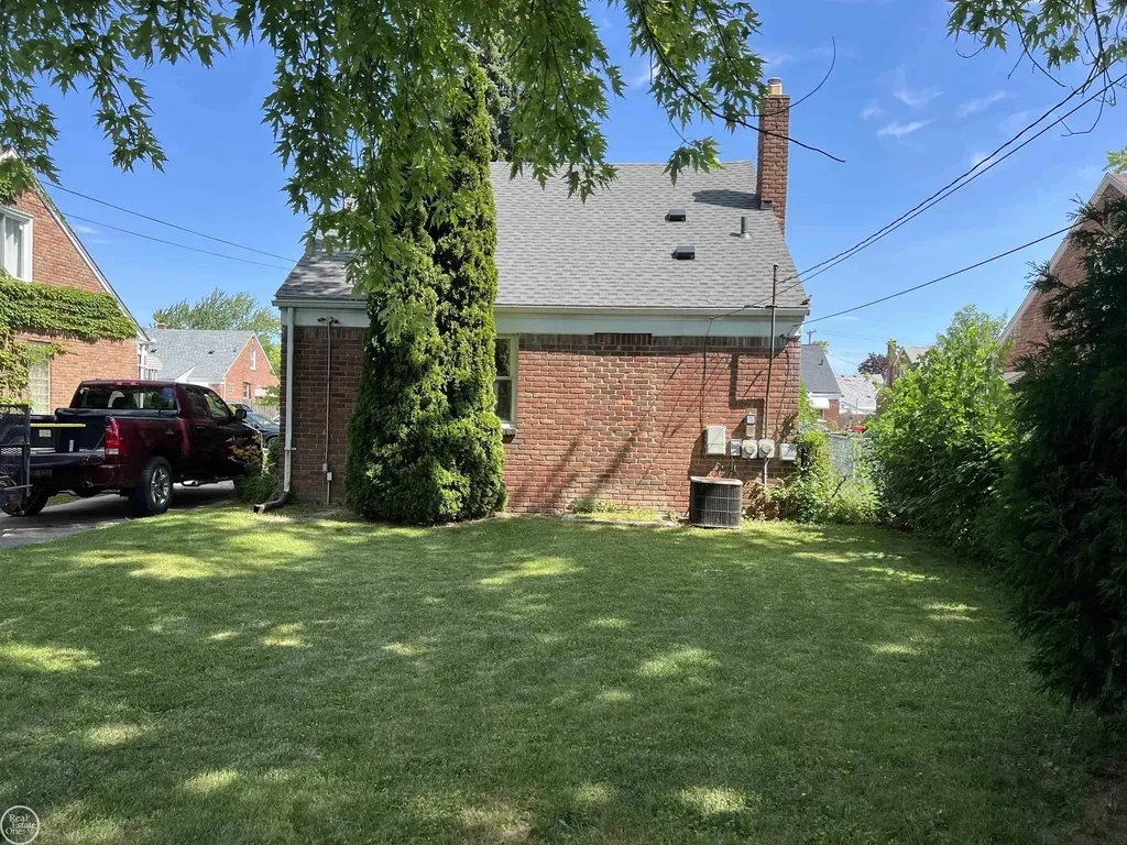 17930 Biehl Street Roseville City MI 48066