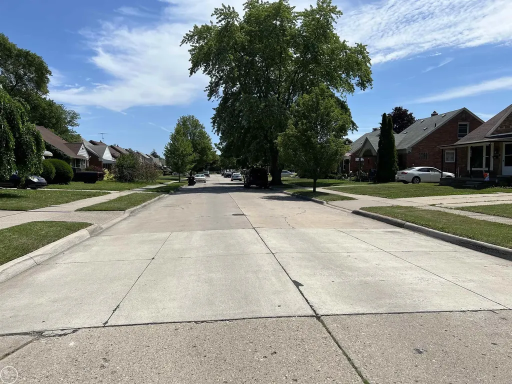 17930 Biehl Street Roseville City MI 48066