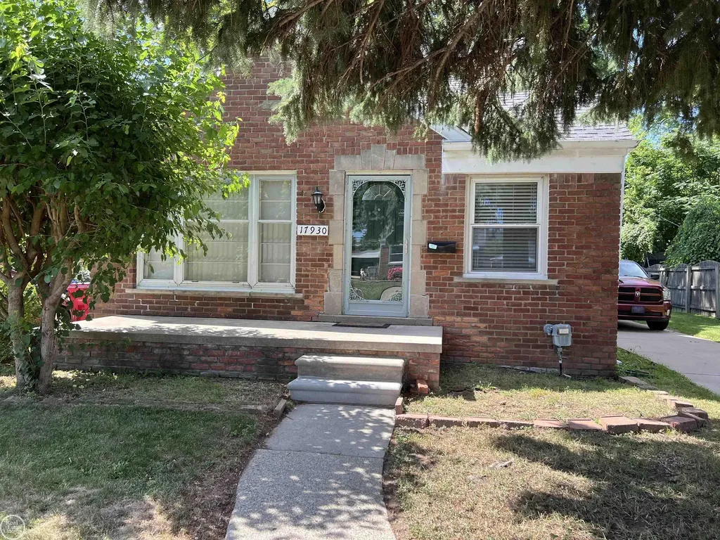 17930 Biehl Street Roseville City MI 48066