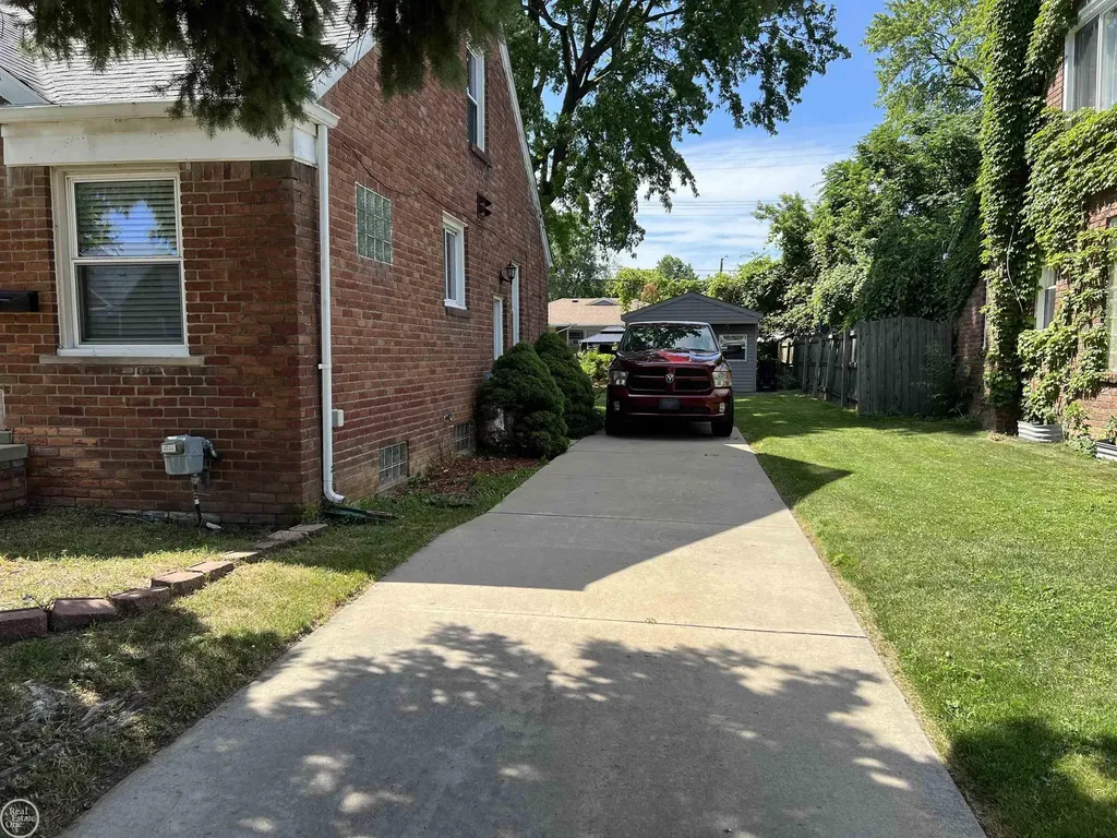 17930 Biehl Street Roseville City MI 48066