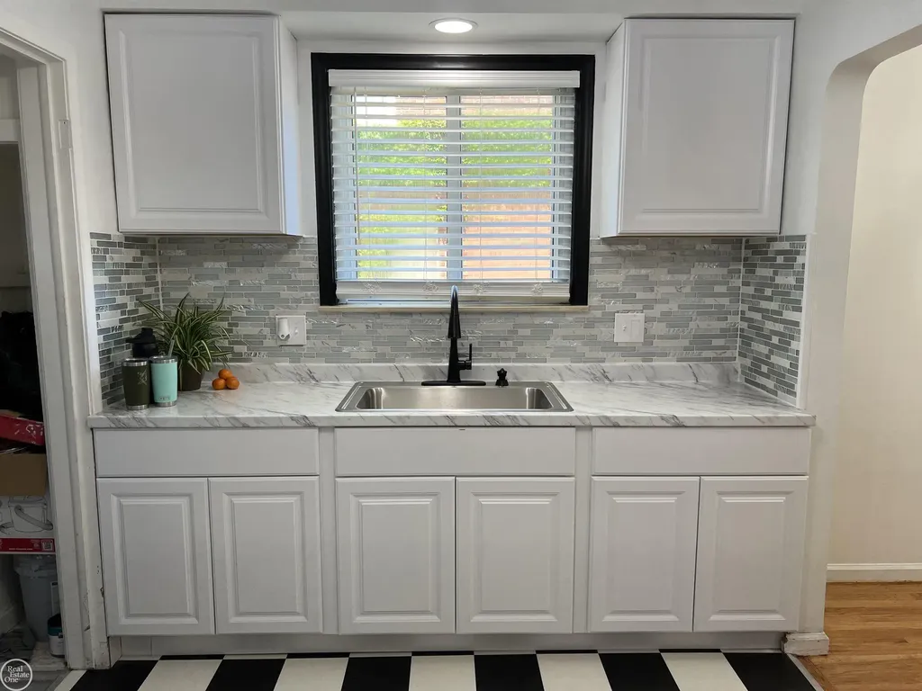 17930 Biehl Street Roseville City MI 48066