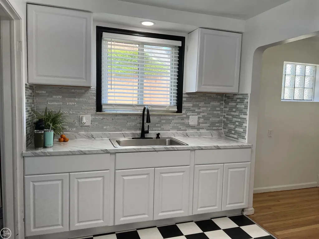 17930 Biehl Street Roseville City MI 48066