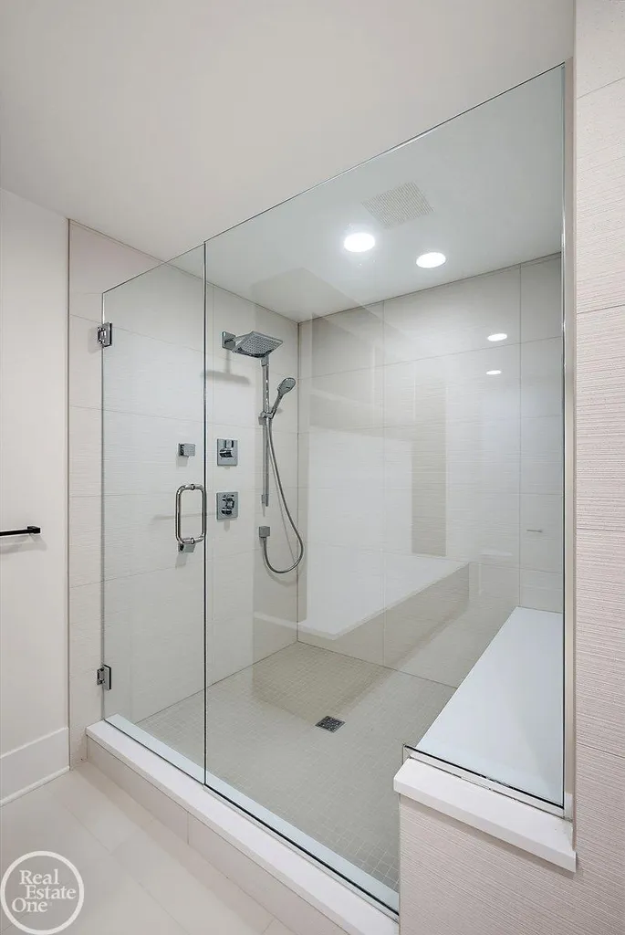 4585 Kiftsgate Bend Bloomfield Charter Township MI 48302