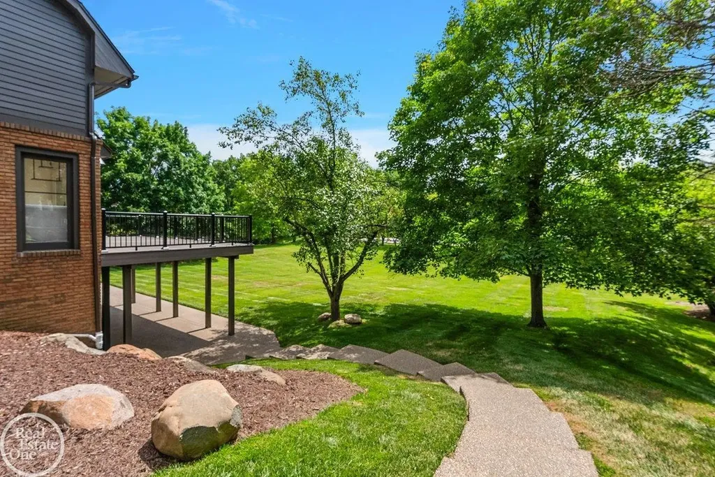 4585 Kiftsgate Bend Bloomfield Charter Township MI 48302