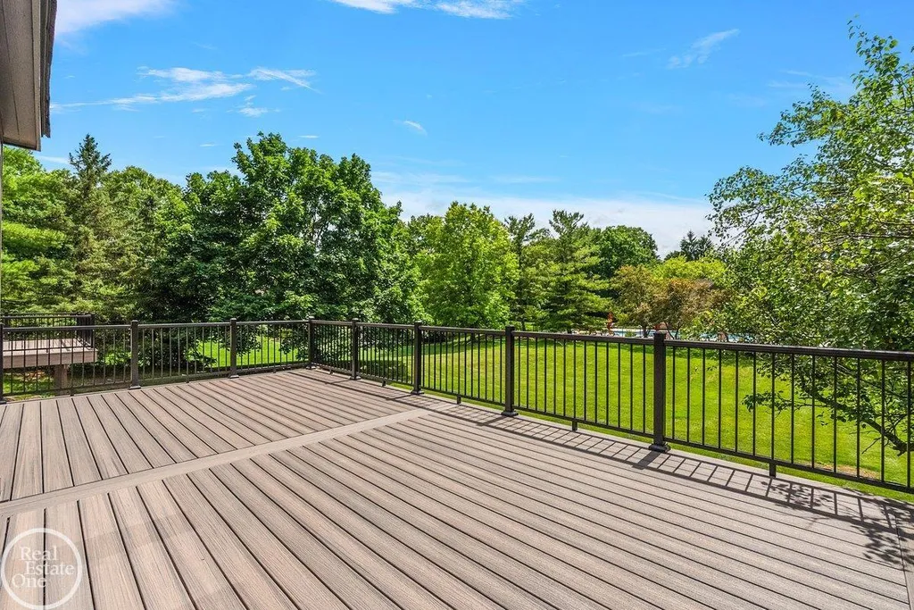 4585 Kiftsgate Bend Bloomfield Charter Township MI 48302