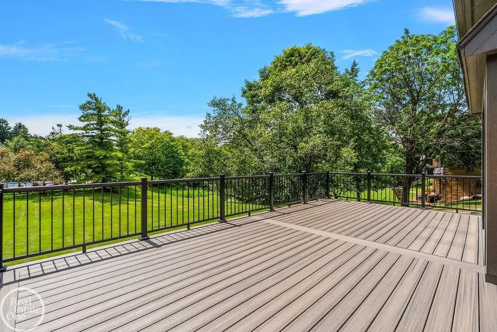 4585 Kiftsgate Bend Bloomfield Charter Township MI 48302