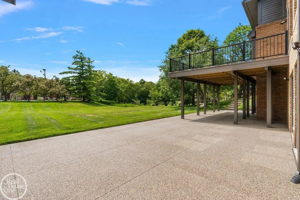 4585 Kiftsgate Bend Bloomfield Charter Township MI 48302