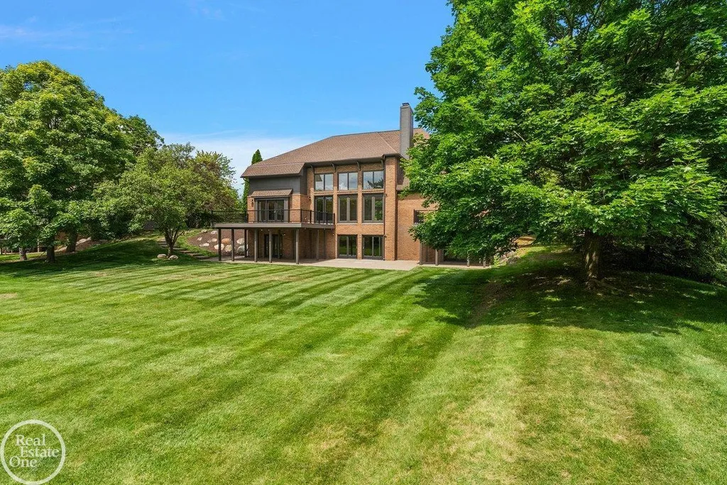 4585 Kiftsgate Bend Bloomfield Charter Township MI 48302