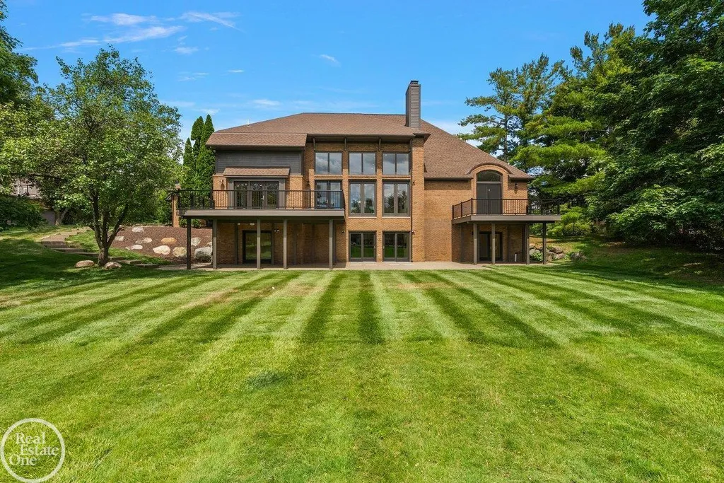 4585 Kiftsgate Bend Bloomfield Charter Township MI 48302