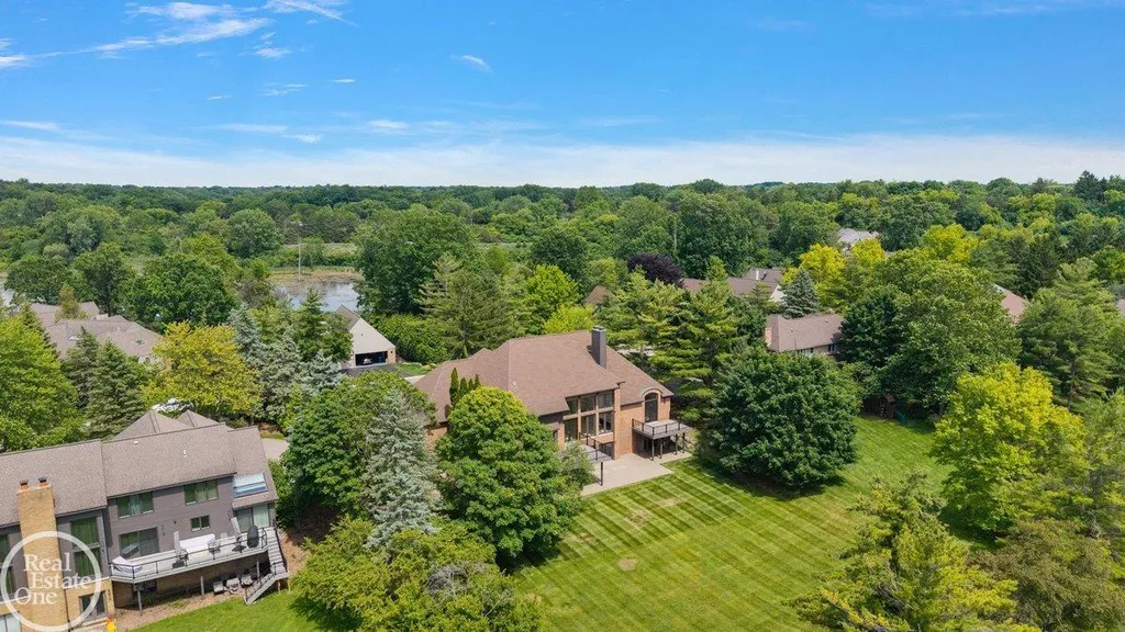 4585 Kiftsgate Bend Bloomfield Charter Township MI 48302