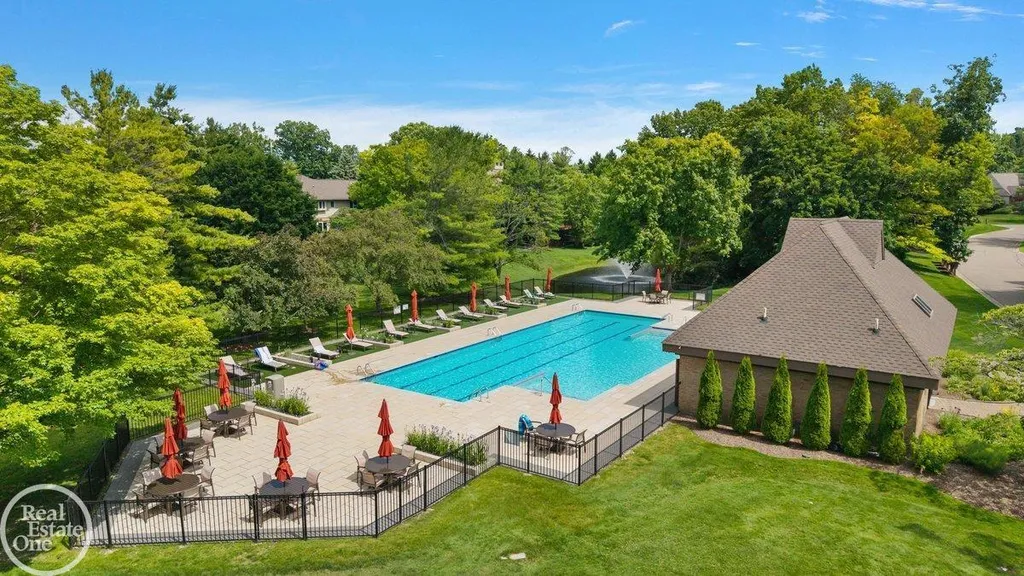 4585 Kiftsgate Bend Bloomfield Charter Township MI 48302