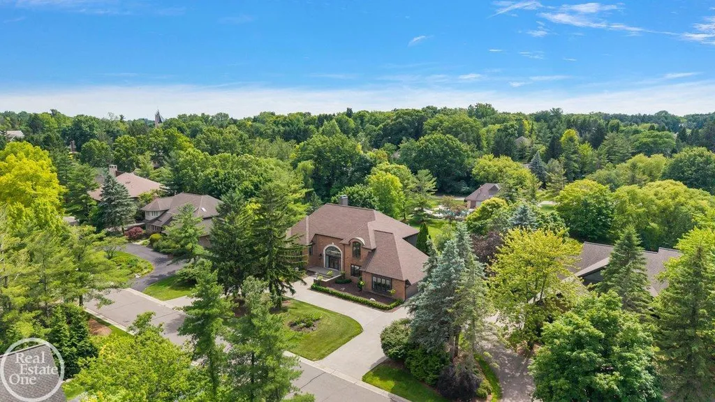 4585 Kiftsgate Bend Bloomfield Charter Township MI 48302