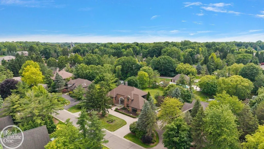 4585 Kiftsgate Bend Bloomfield Charter Township MI 48302