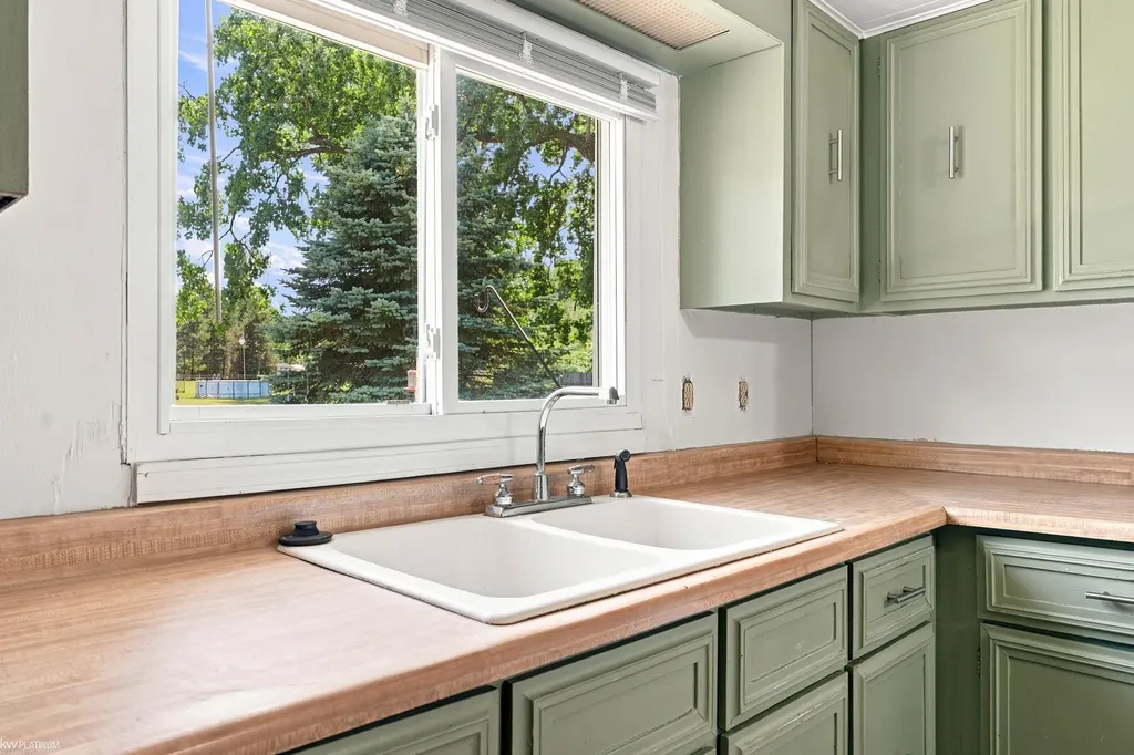 5469 Parker Road Fort Gratiot Charter Township MI 48059