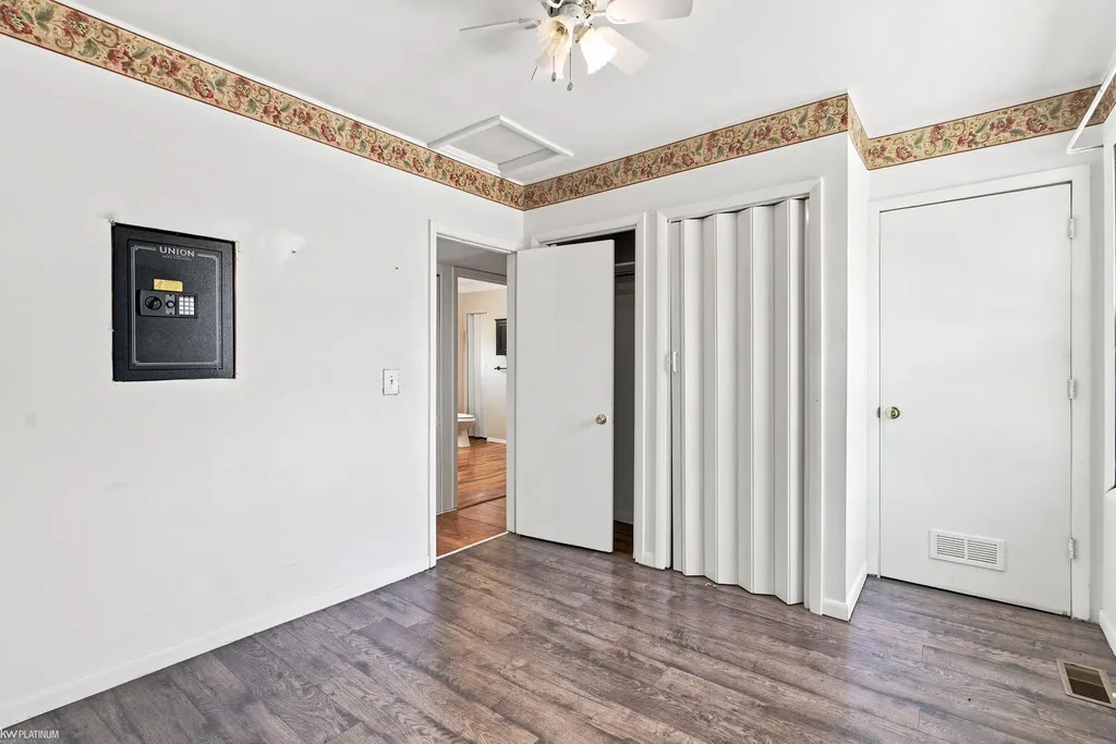 5469 Parker Road Fort Gratiot Charter Township MI 48059