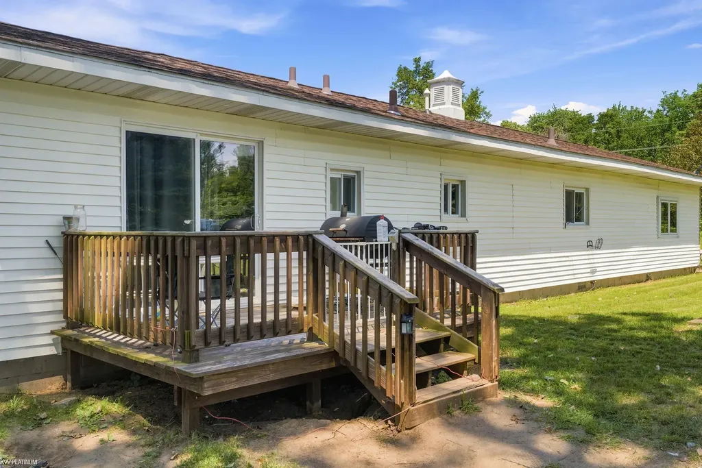 5469 Parker Road Fort Gratiot Charter Township MI 48059