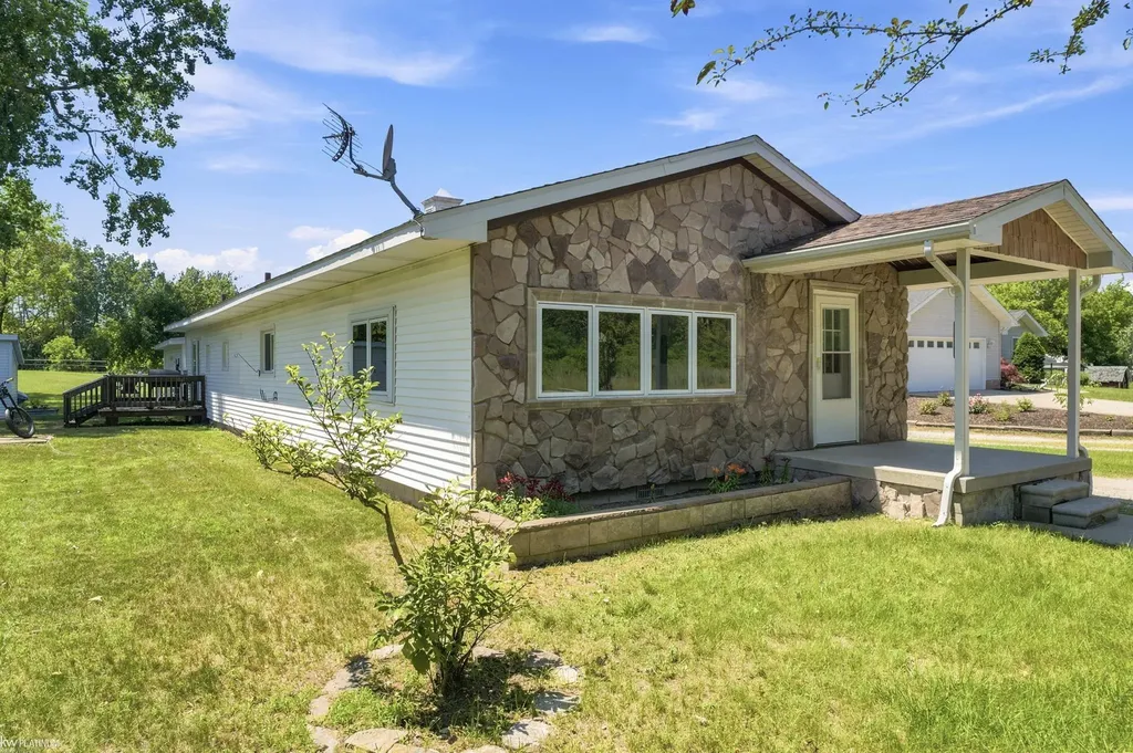 5469 Parker Road Fort Gratiot Charter Township MI 48059