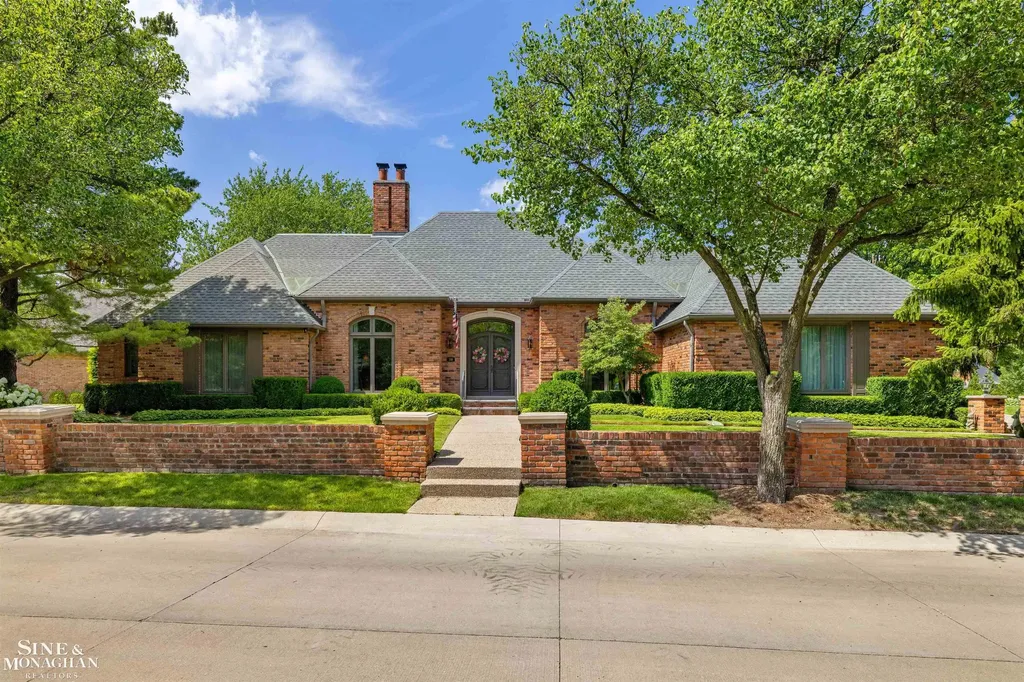 20 Windemere Place Grosse Pointe Farms City MI 48236