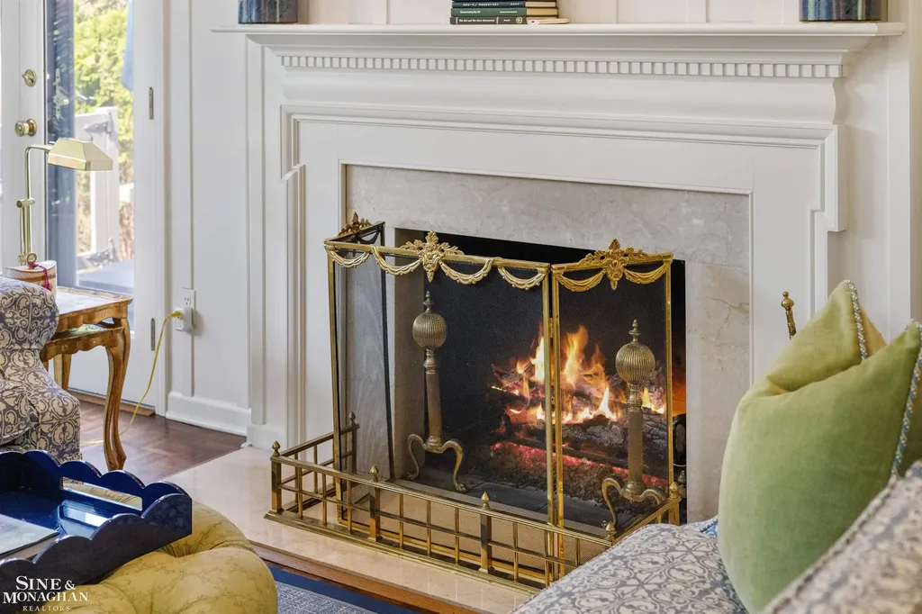 20 Windemere Place Grosse Pointe Farms City MI 48236