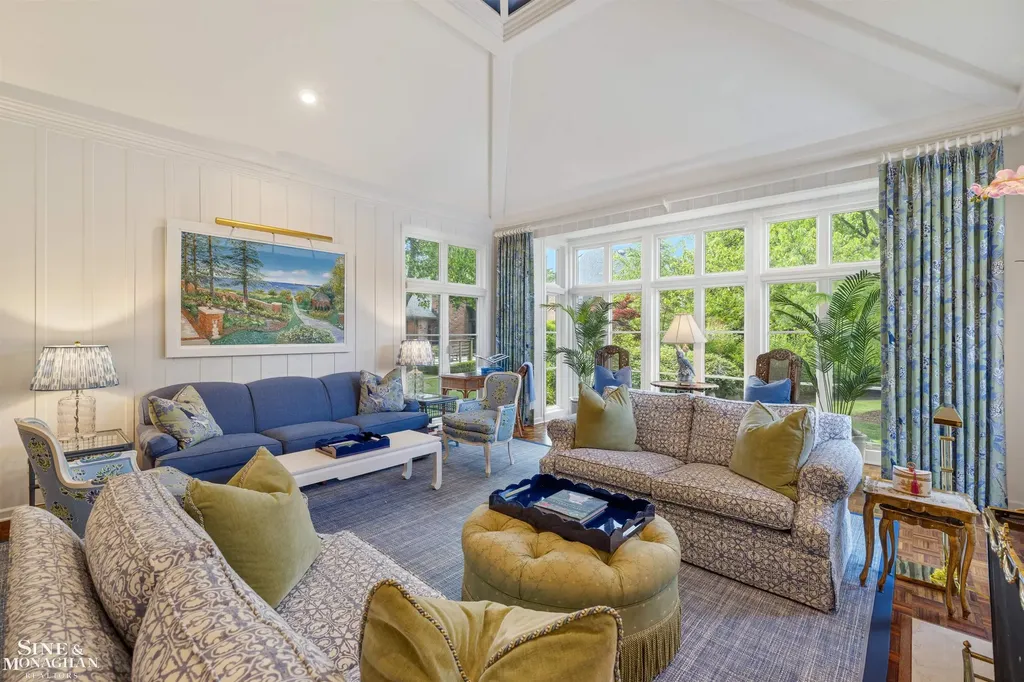 20 Windemere Place Grosse Pointe Farms City MI 48236
