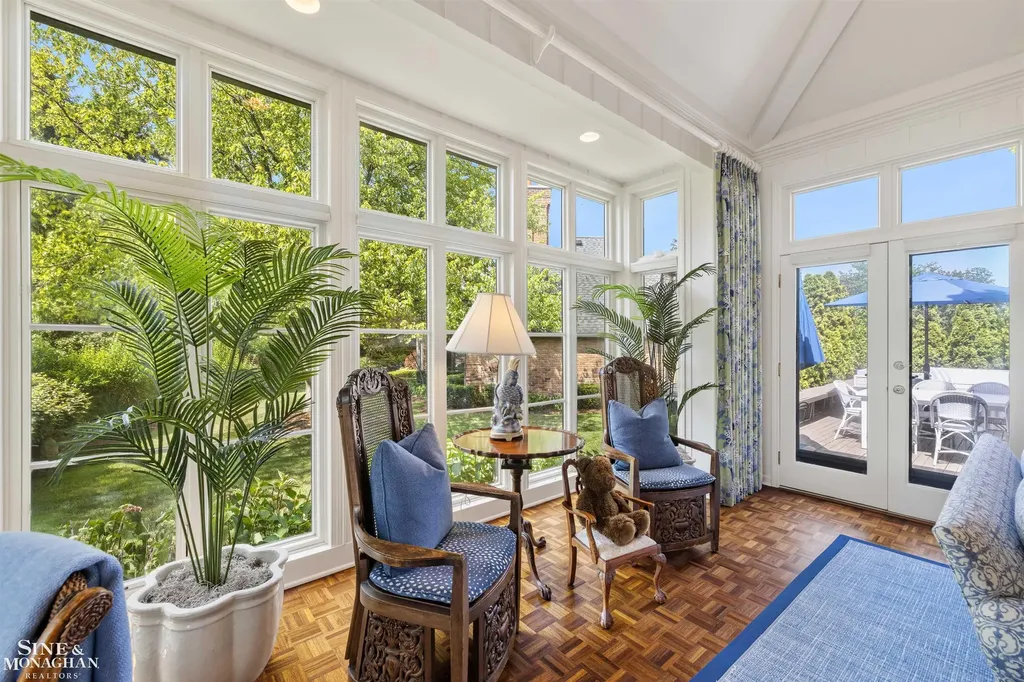 20 Windemere Place Grosse Pointe Farms City MI 48236
