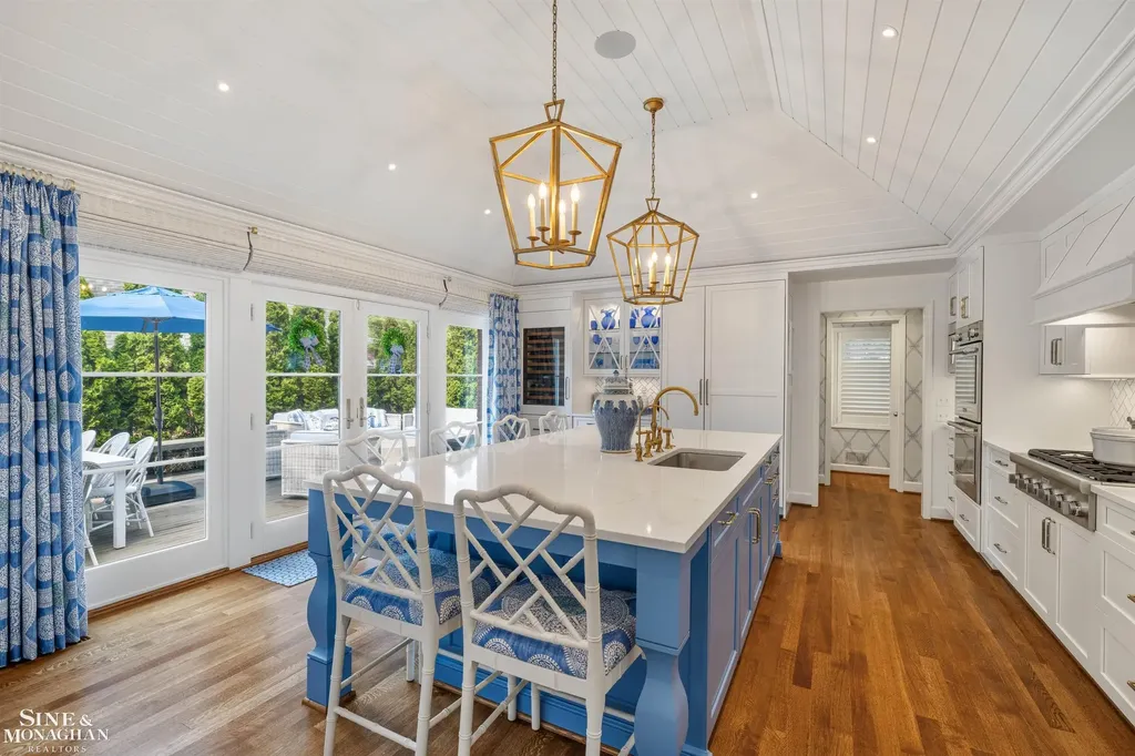 20 Windemere Place Grosse Pointe Farms City MI 48236