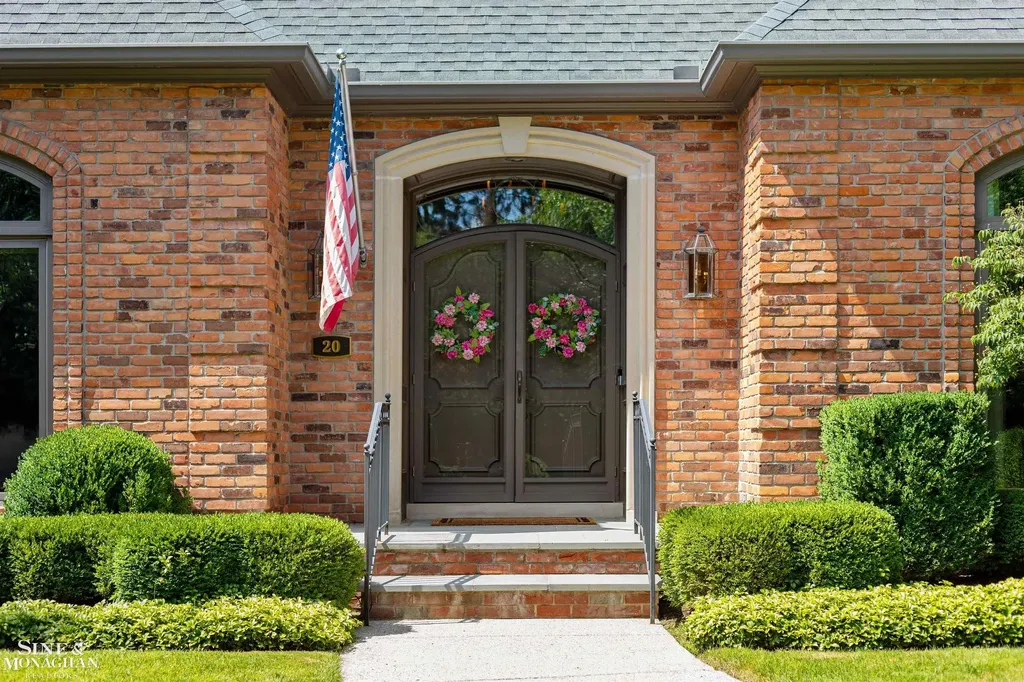 20 Windemere Place Grosse Pointe Farms City MI 48236