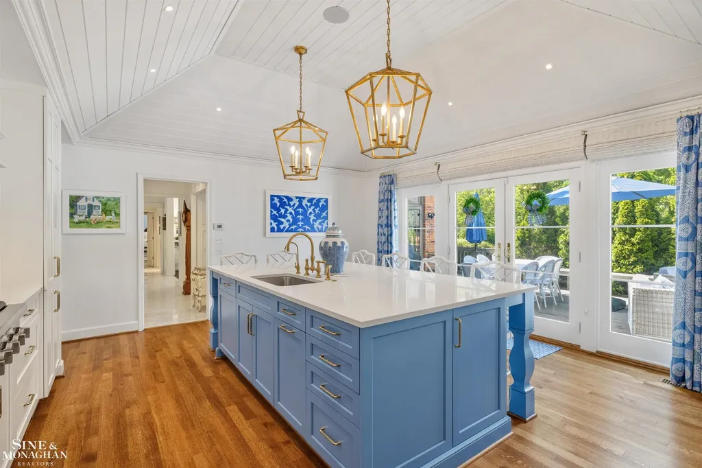 20 Windemere Place Grosse Pointe Farms City MI 48236