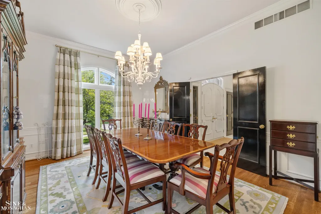 20 Windemere Place Grosse Pointe Farms City MI 48236