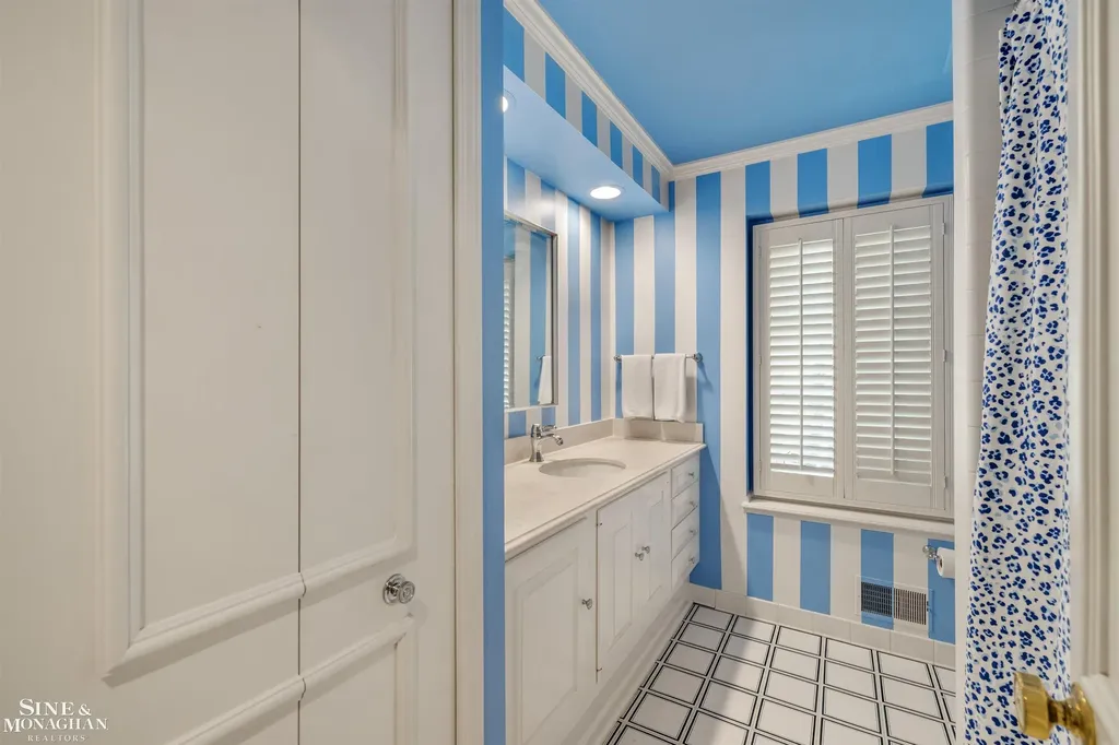 20 Windemere Place Grosse Pointe Farms City MI 48236