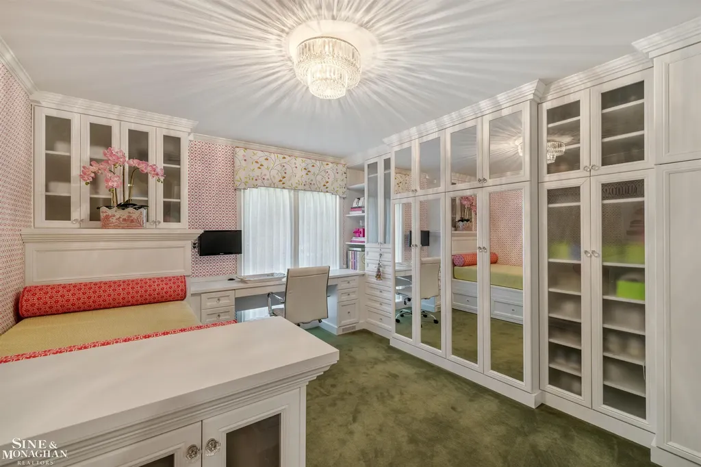 20 Windemere Place Grosse Pointe Farms City MI 48236