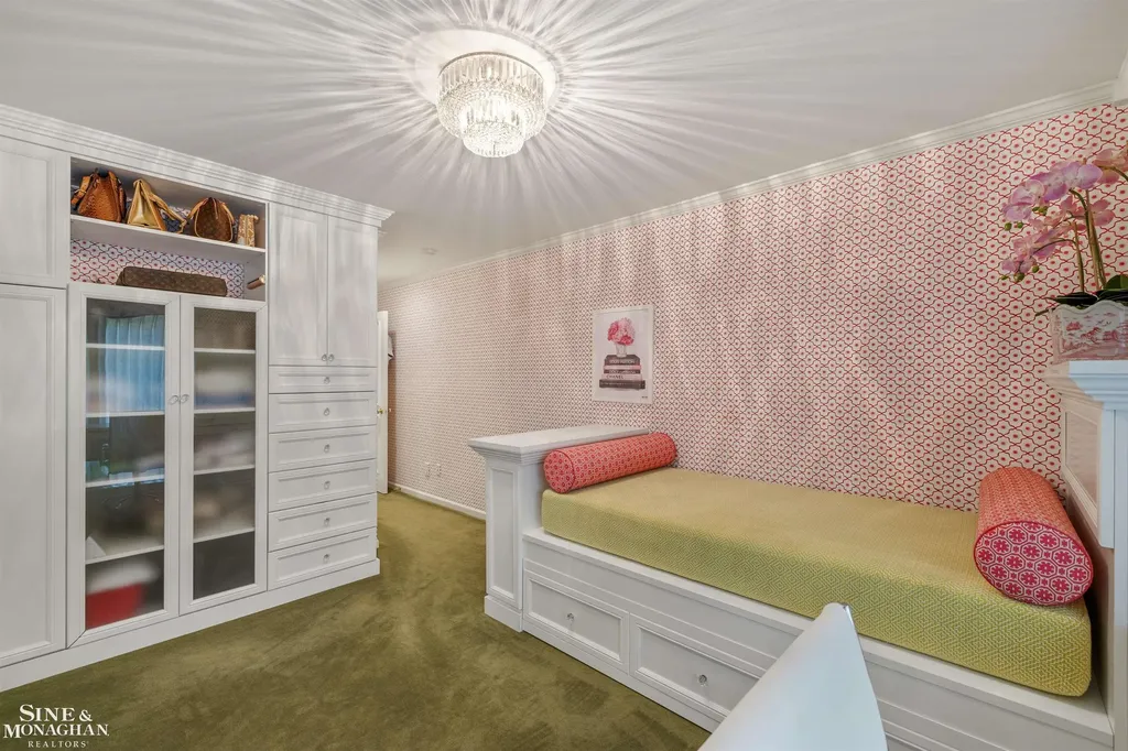 20 Windemere Place Grosse Pointe Farms City MI 48236
