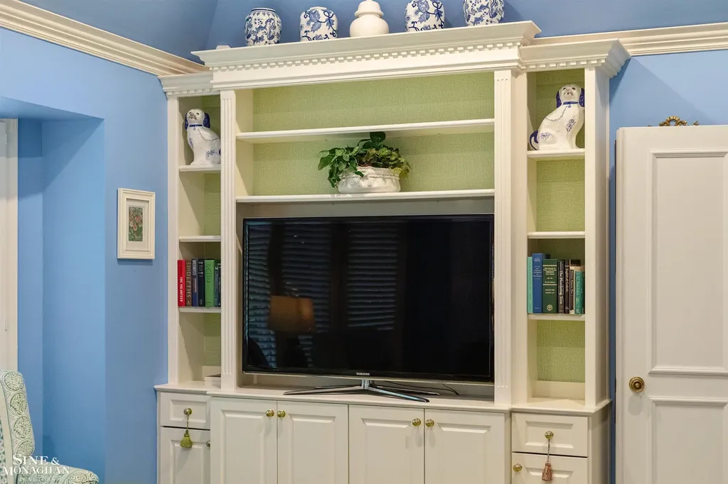 20 Windemere Place Grosse Pointe Farms City MI 48236