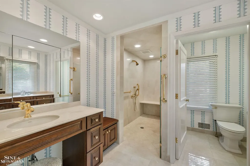20 Windemere Place Grosse Pointe Farms City MI 48236
