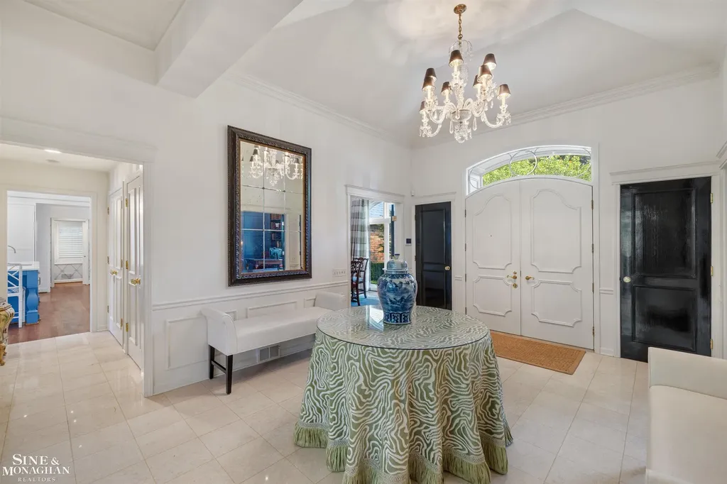 20 Windemere Place Grosse Pointe Farms City MI 48236