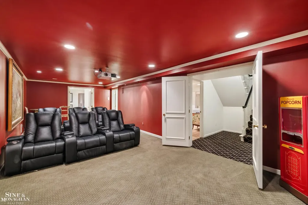 20 Windemere Place Grosse Pointe Farms City MI 48236
