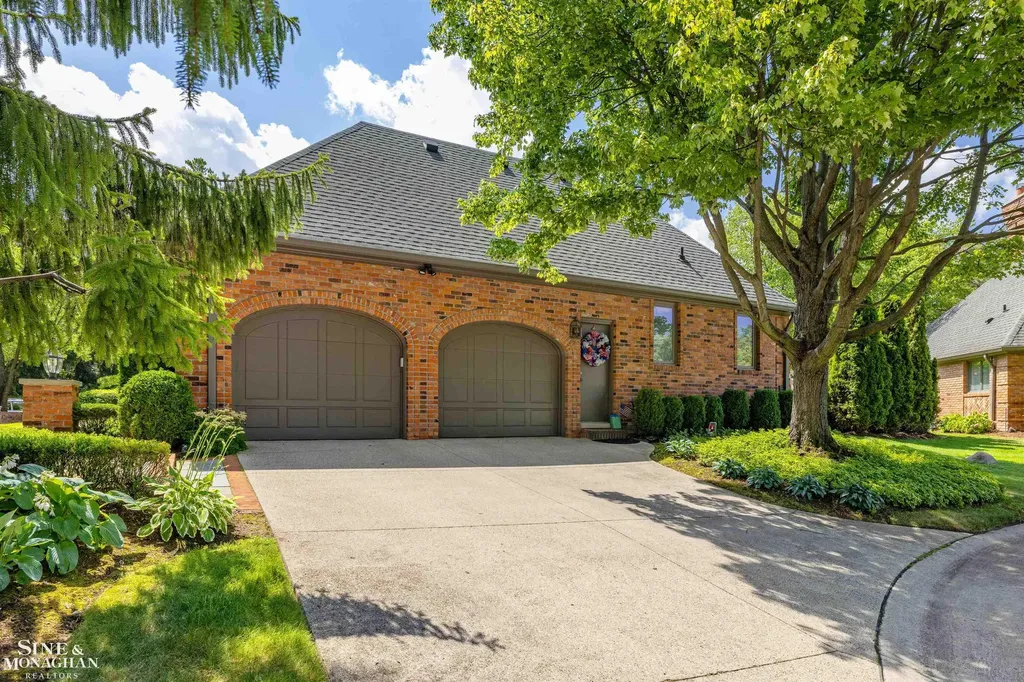 20 Windemere Place Grosse Pointe Farms City MI 48236