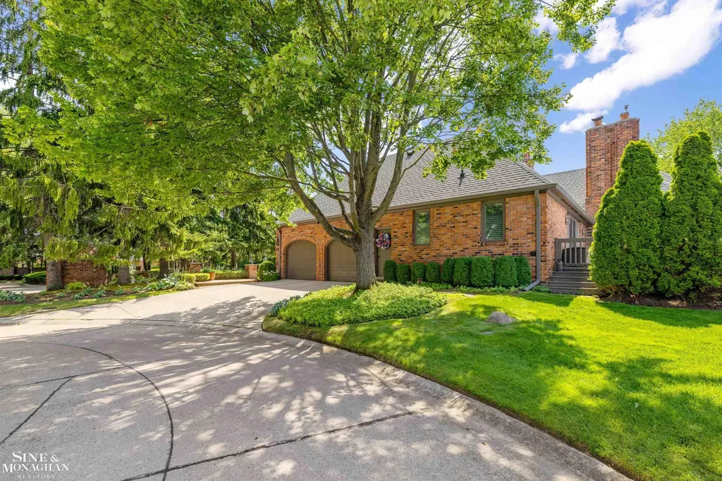 20 Windemere Place Grosse Pointe Farms City MI 48236