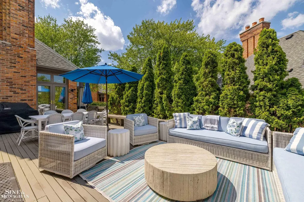 20 Windemere Place Grosse Pointe Farms City MI 48236