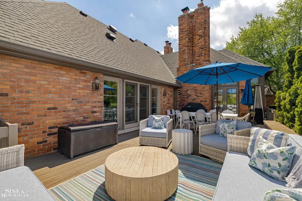 20 Windemere Place Grosse Pointe Farms City MI 48236