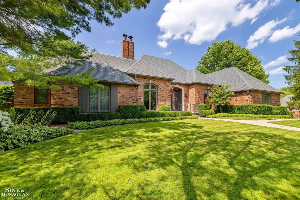 20 Windemere Place Grosse Pointe Farms City MI 48236