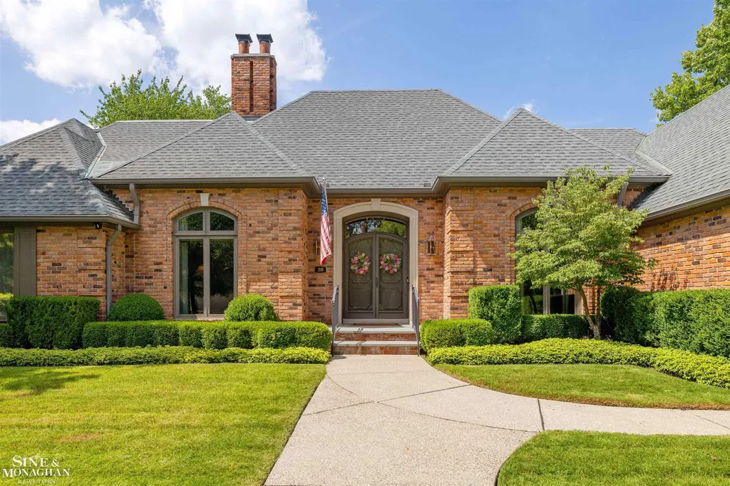 20 Windemere Place Grosse Pointe Farms City MI 48236
