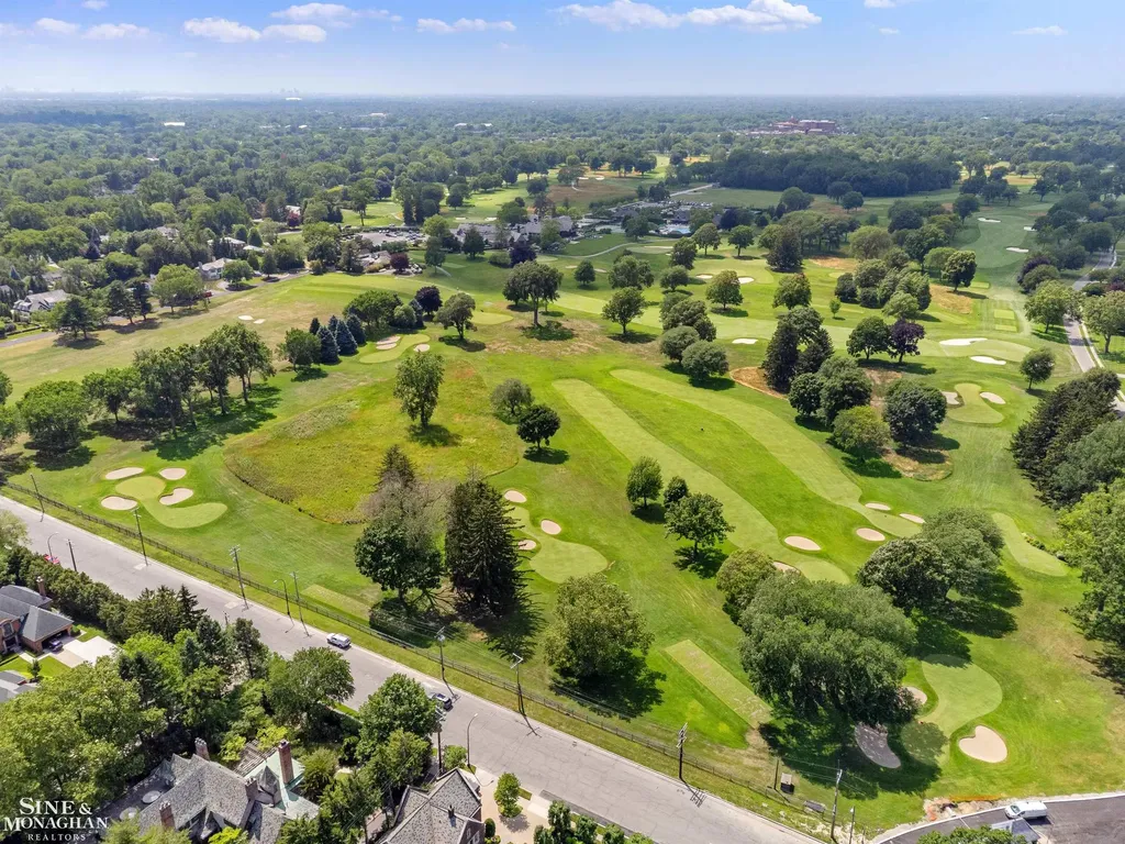 20 Windemere Place Grosse Pointe Farms City MI 48236
