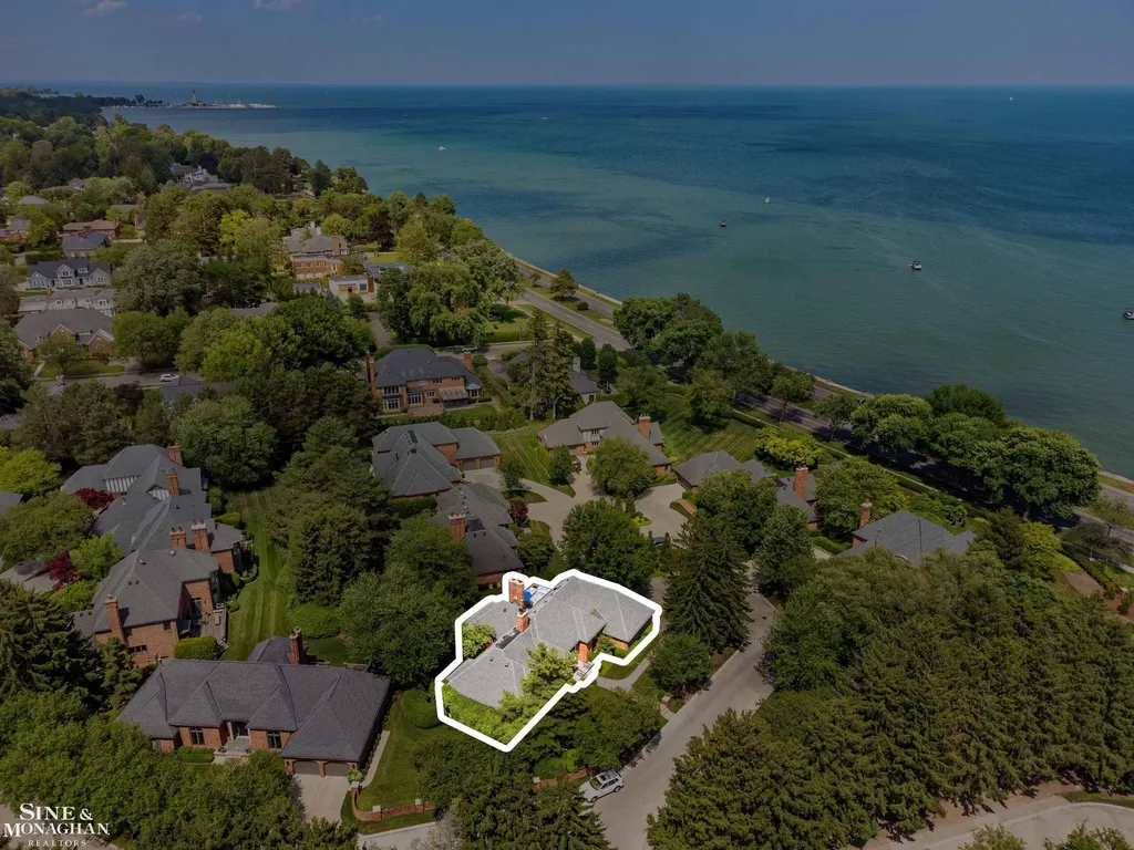 20 Windemere Place Grosse Pointe Farms City MI 48236