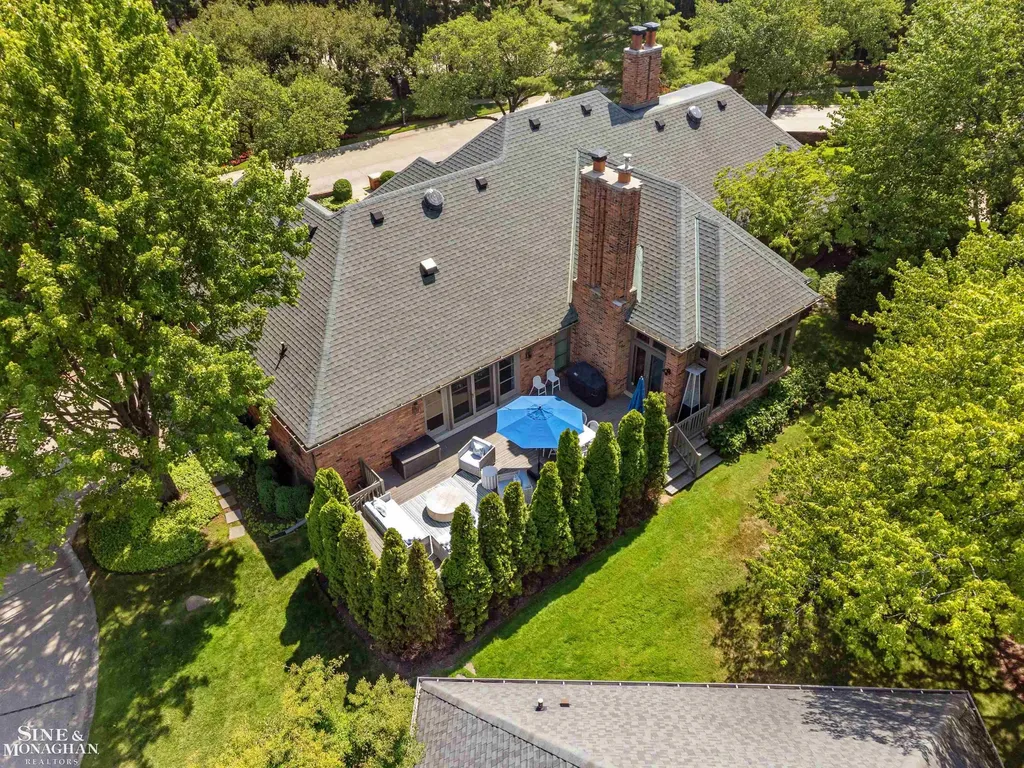 20 Windemere Place Grosse Pointe Farms City MI 48236