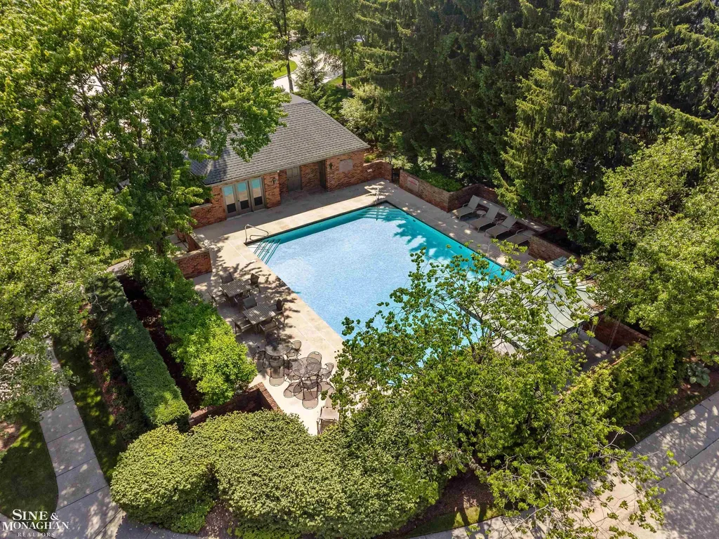 20 Windemere Place Grosse Pointe Farms City MI 48236