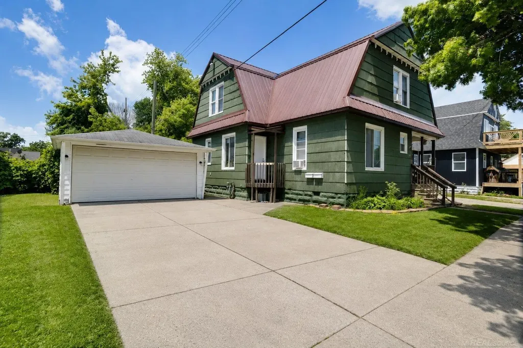 607 11th Street Port Huron City MI 48060
