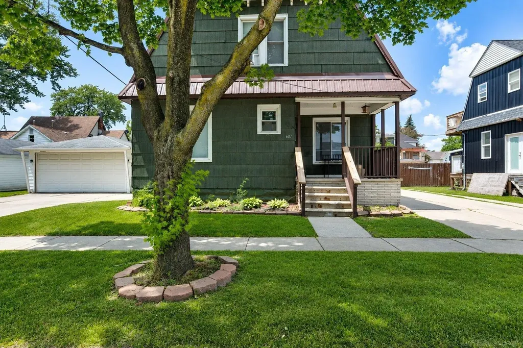607 11th Street Port Huron City MI 48060