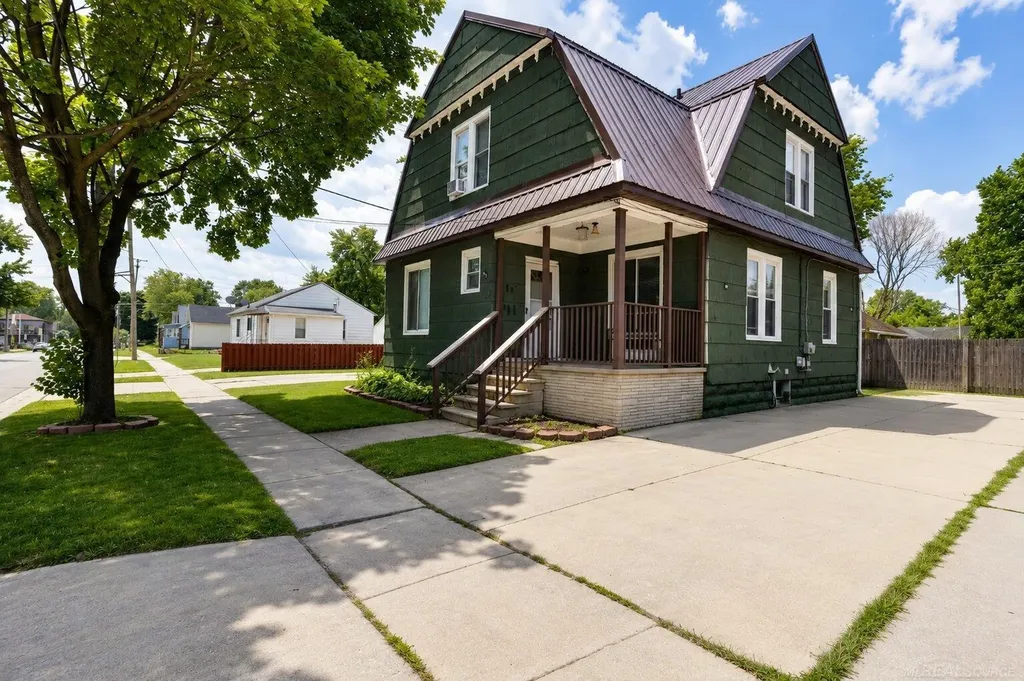 607 11th Street Port Huron City MI 48060