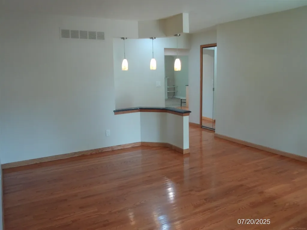 41223 Sesame Drive Sterling Heights City MI 48314
